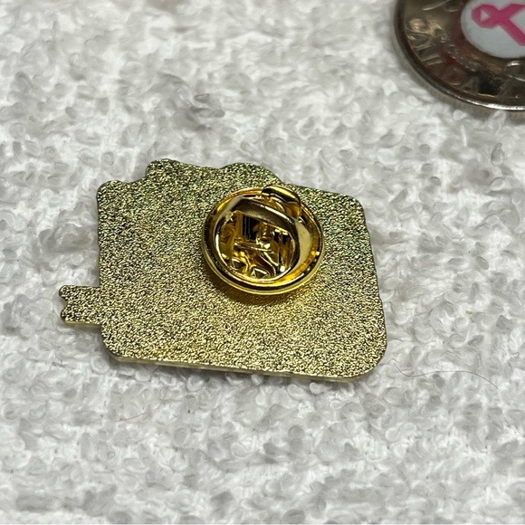 📚Book of spells/Wiccan/witchcraft lapel pin -enamel NWOT - Picture 2 of 4